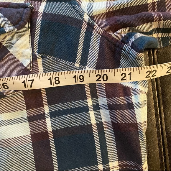 North Face Plaid flannel button down shirt. size XL. - Picture 7 of 9